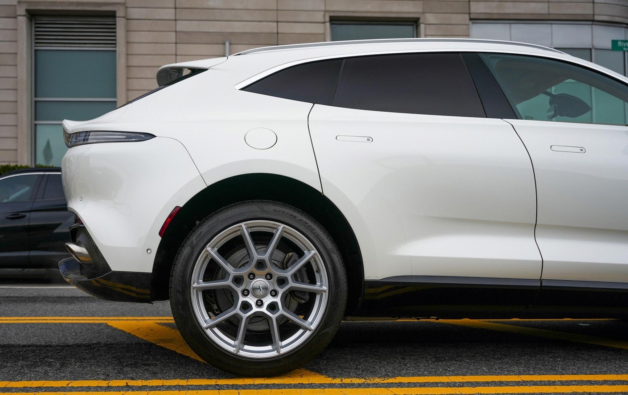 2021 Aston Martin DBX Base - Photo 11