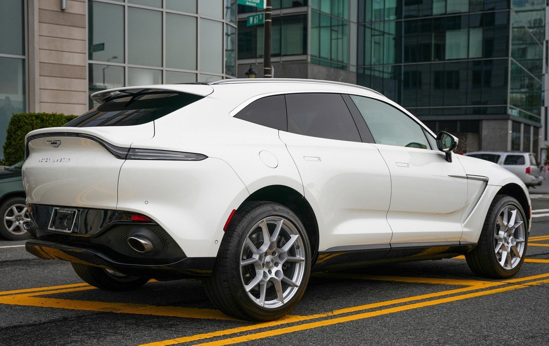 2021 Aston Martin DBX Base - Photo 9