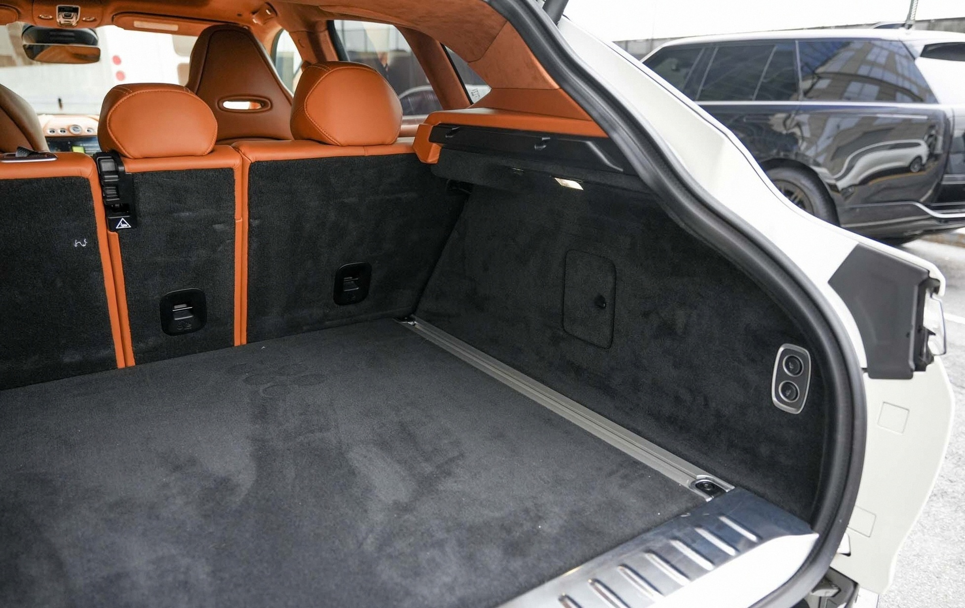 2021 Aston Martin DBX Base - Photo 23