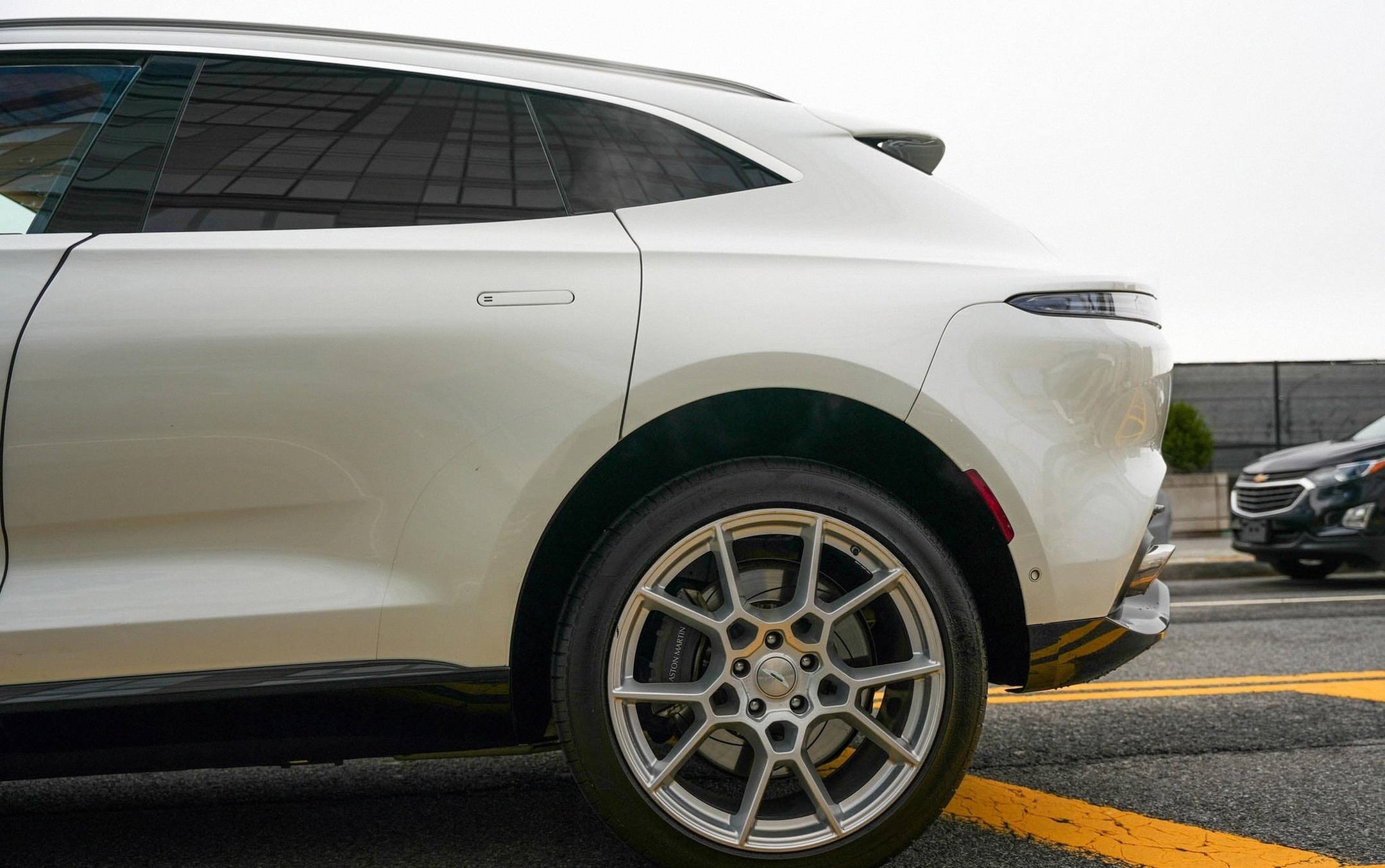 2021 Aston Martin DBX Base - Photo 6