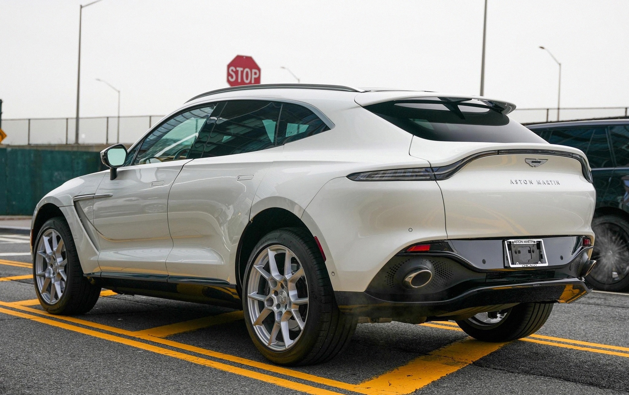 2021 Aston Martin DBX Base - Photo 7