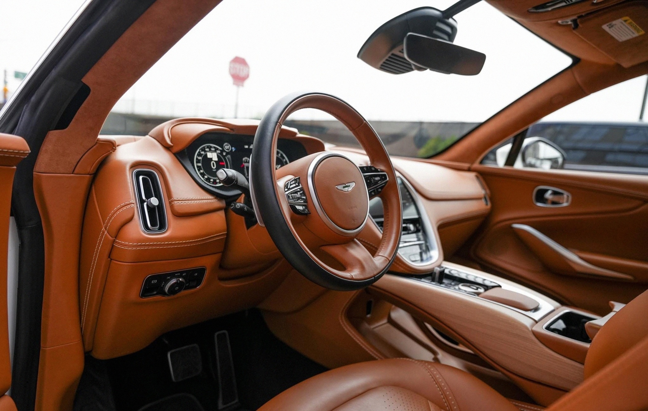 2021 Aston Martin DBX Base - Photo 18